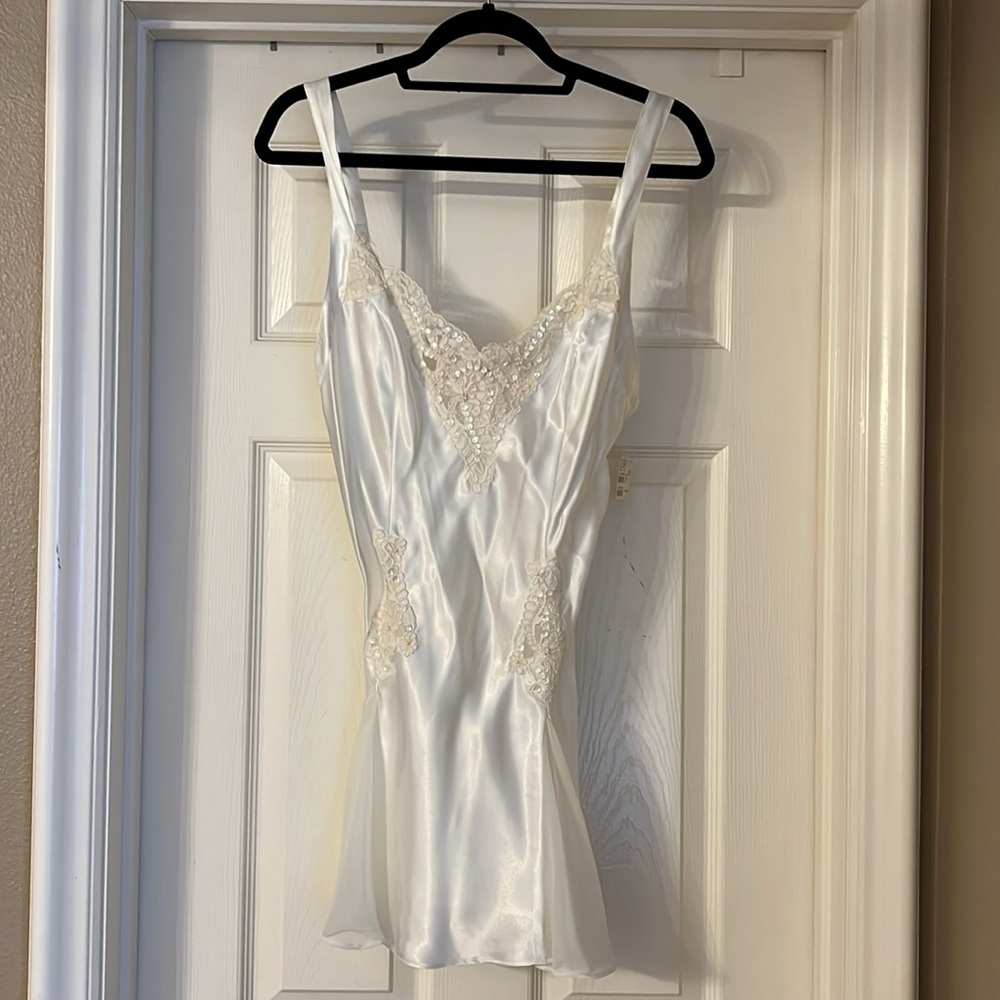 5 PIECE SET 🩶VINTAGE🩶NWT🤍Victoria’s Bridal Collection🤍Lace Robe,Nighty, Teddy